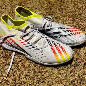 Adidas Predator Indoor Soccer Shoes men’s 7.5/womens 9 white multicolored